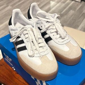 Adidas women’s Sambae